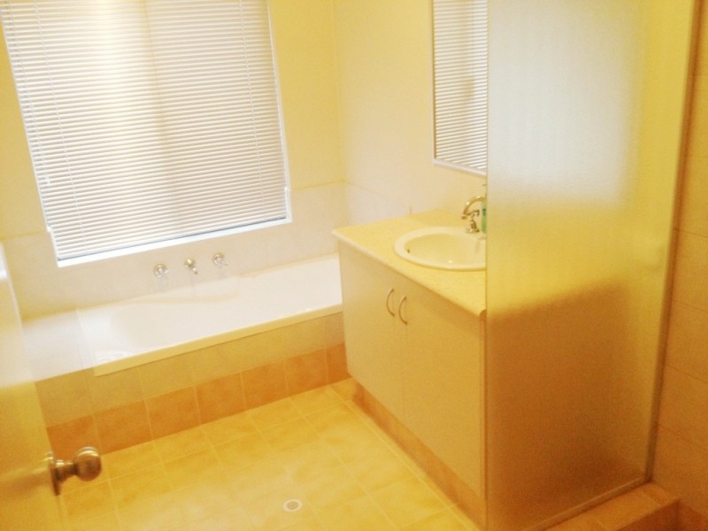 18 Blaxland Road, Dalyellup WA 6230