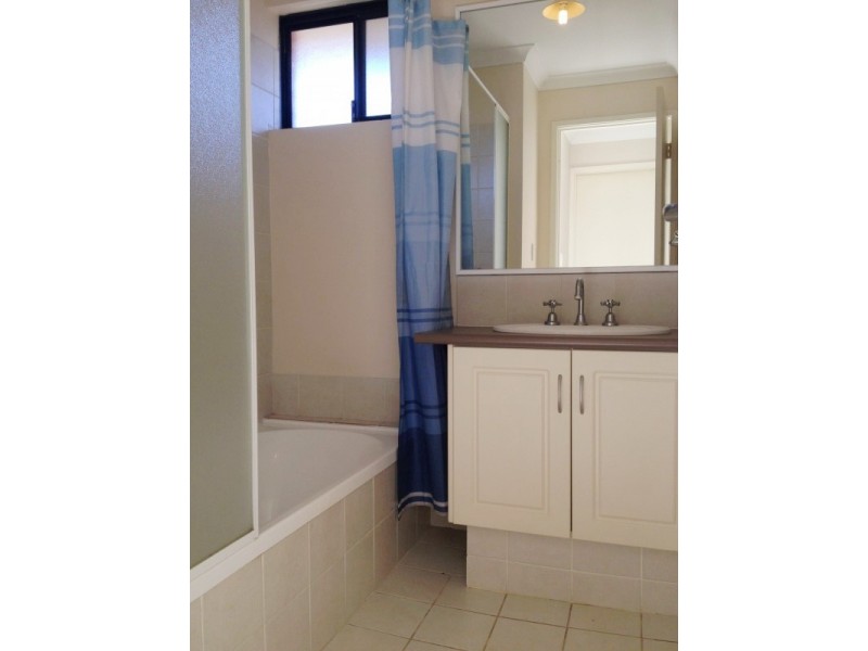 4/12 Nuytsia Avenue, Carey Park WA 6230