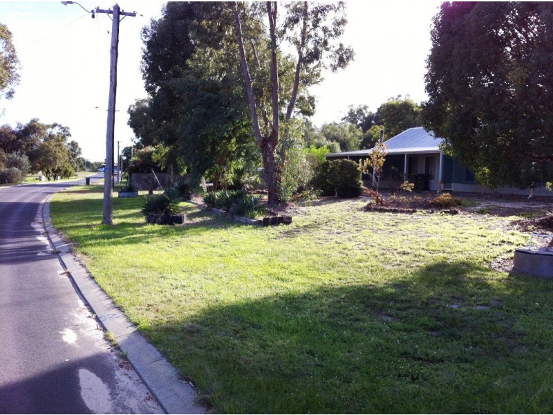 11 McDowell Street, Yarloop WA 6218