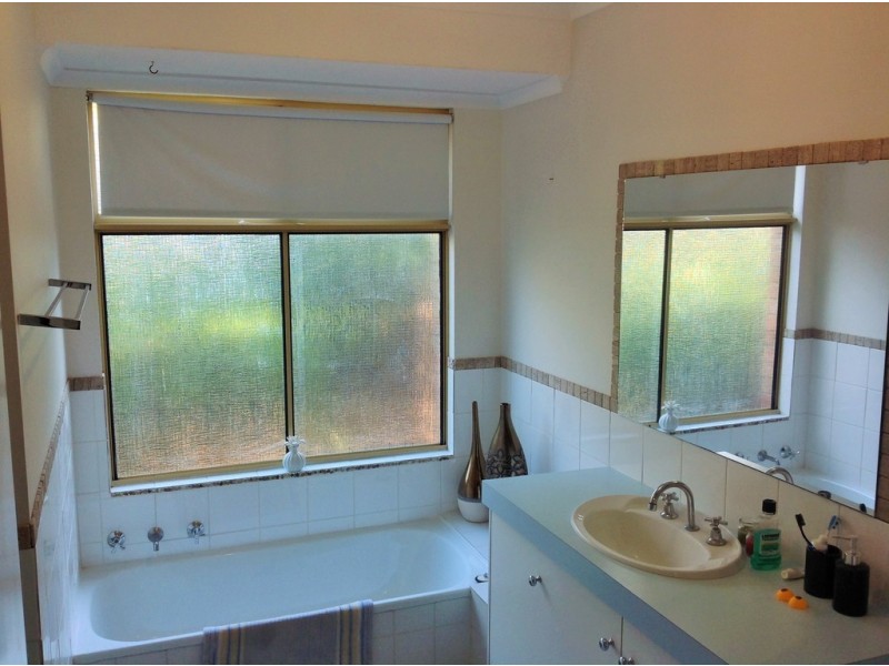 5 Blue Manna Place, Australind WA 6233