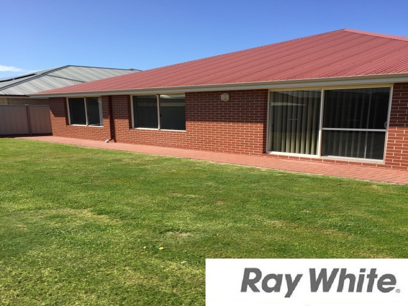 3 Golden Beryl Avenue, Australind WA 6233