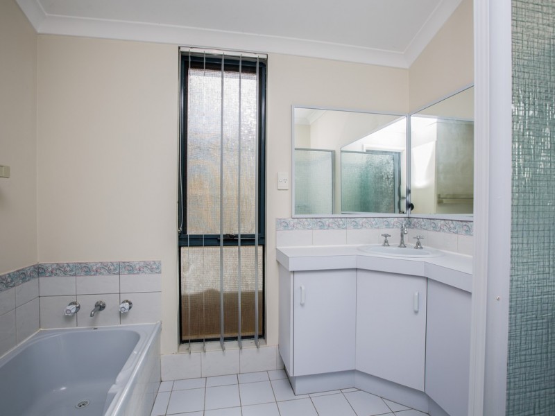 4 Aralia Place, Eaton WA 6232