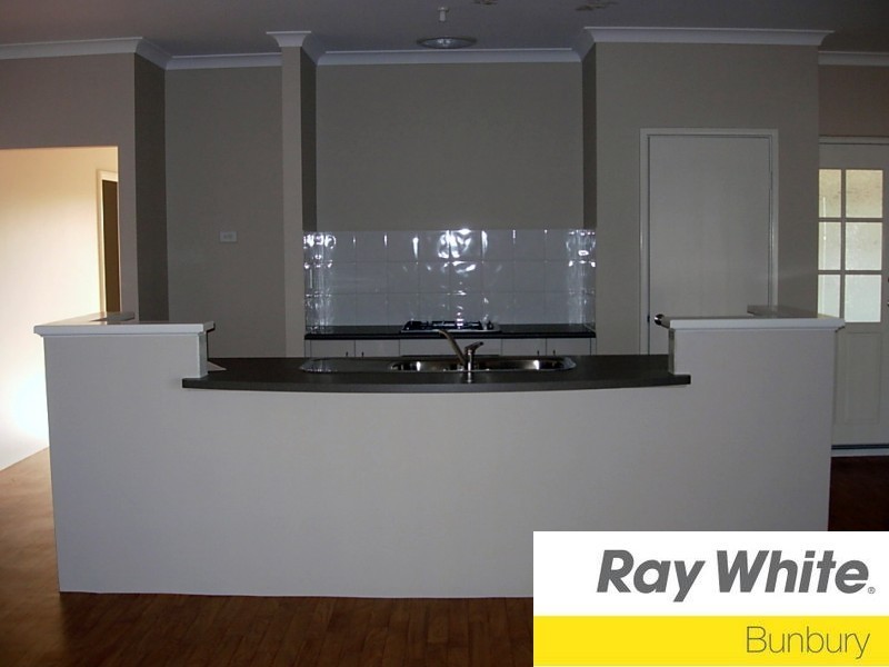 19 Garnet Way, Dalyellup WA 6230