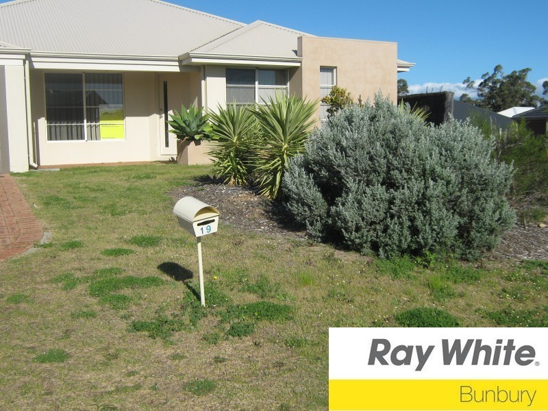 19 Garnet Way, Dalyellup WA 6230