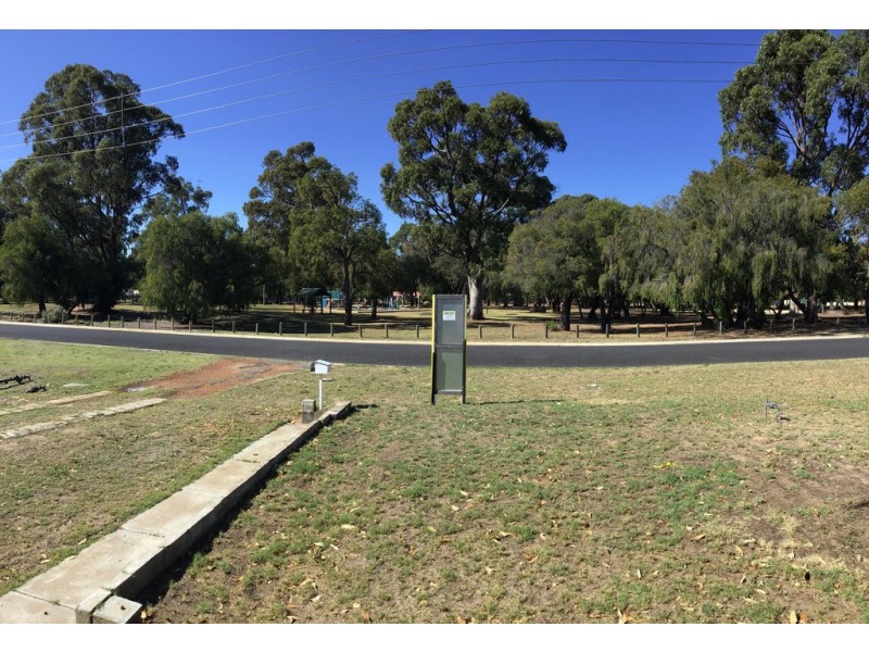 10 Mawson Place, Withers WA 6230