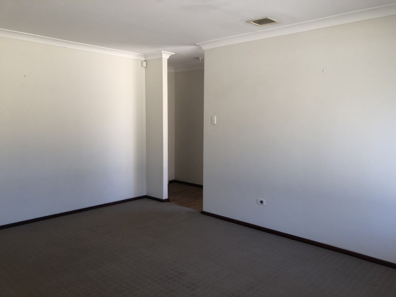 8 Plowers Place, Withers WA 6230