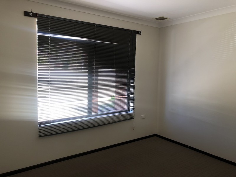 8 Plowers Place, Withers WA 6230