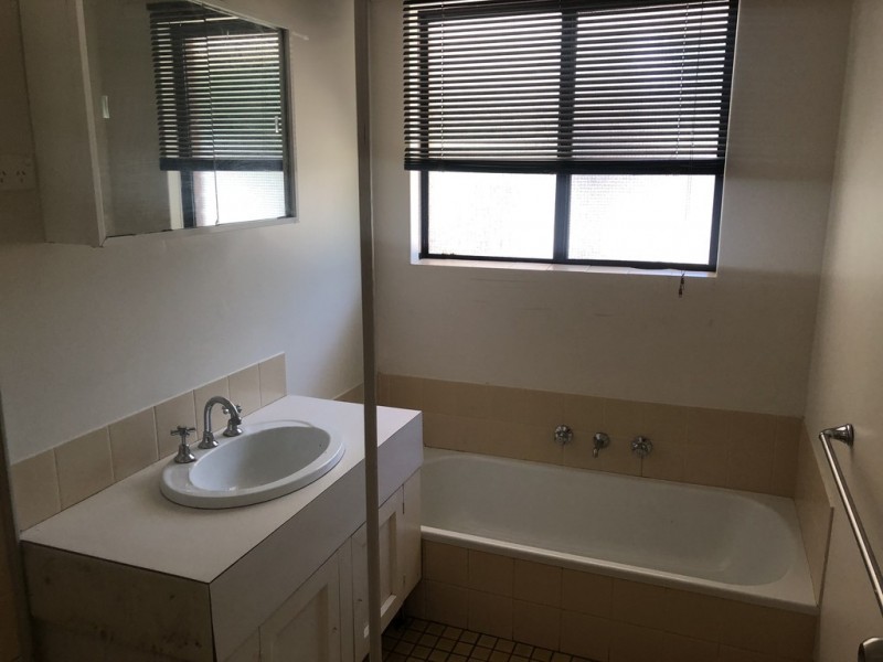 8 Plowers Place, Withers WA 6230