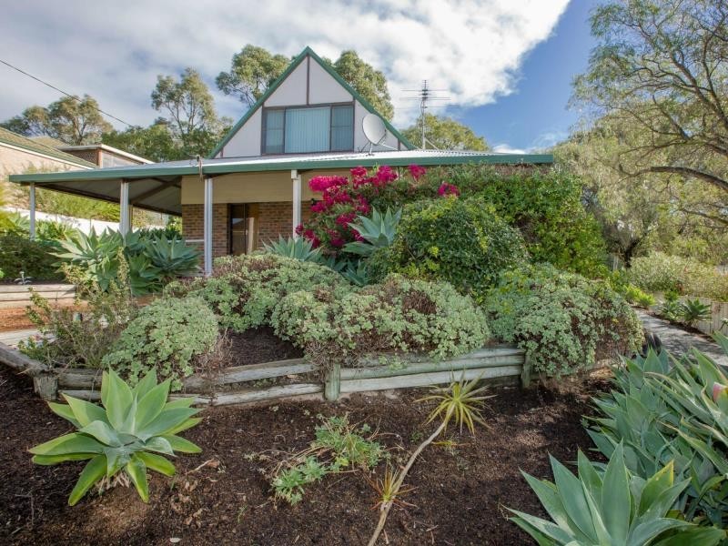 16 Nyabing Way, Withers WA 6230