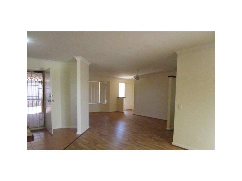 2/9 Usher Place, Australind WA 6233