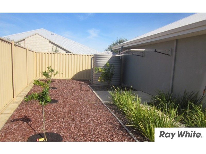 4 Wiroo Loop, Dalyellup WA 6230