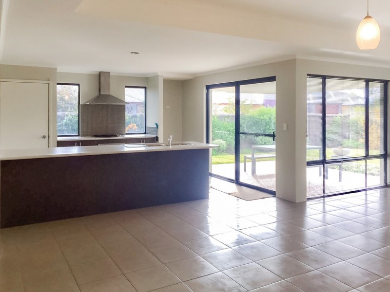 12 Wiroo Loop, Dalyellup WA 6230