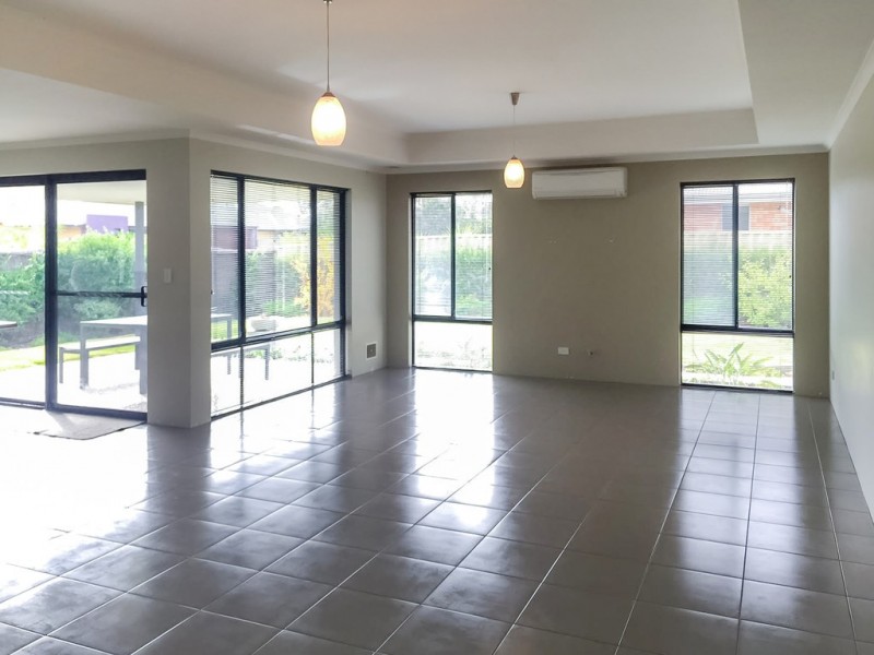 12 Wiroo Loop, Dalyellup WA 6230