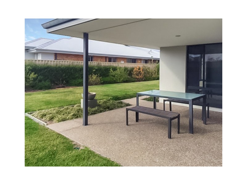 12 Wiroo Loop, Dalyellup WA 6230