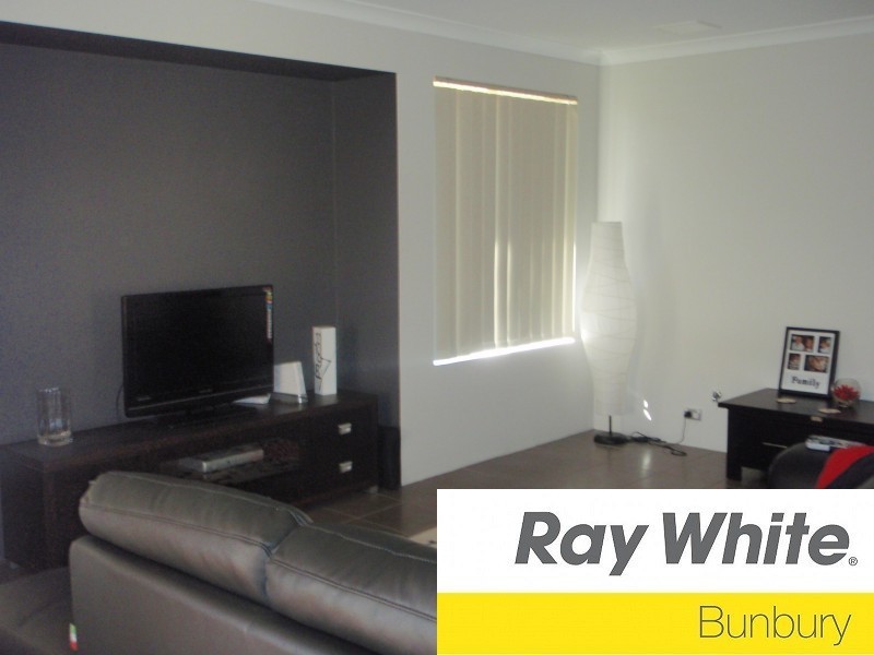 11 Koonak Street, Dalyellup WA 6230