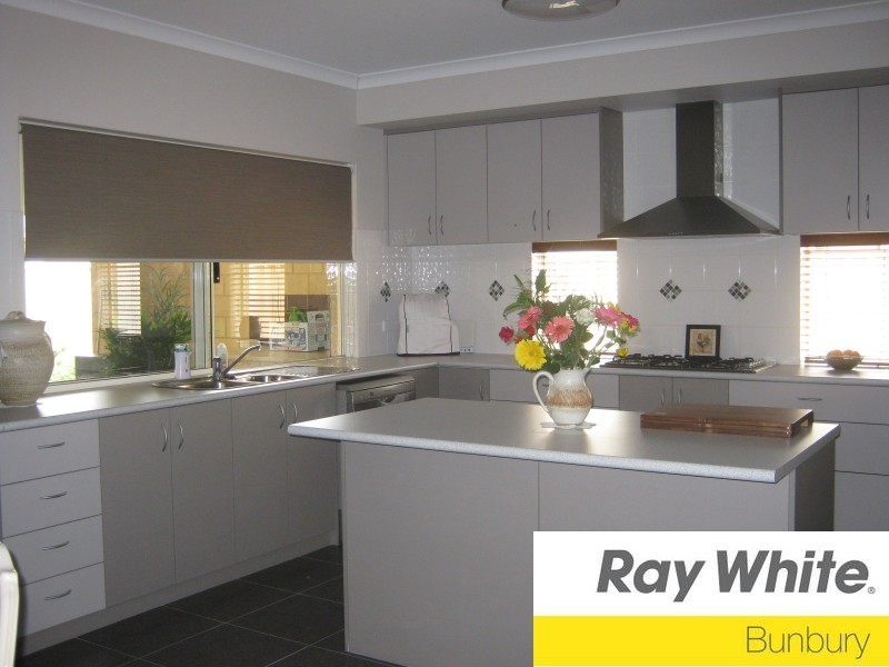 32 Killerby Drive, Dalyellup WA 6230