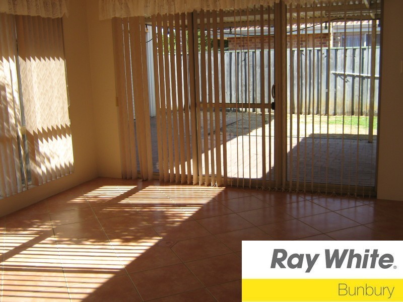 33 Barton Drive, Australind WA 6233
