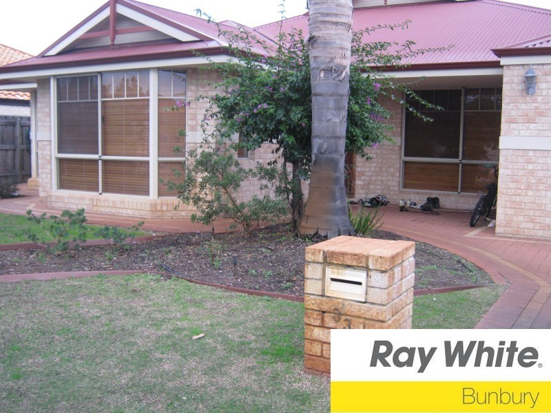 33 Barton Drive, Australind WA 6233