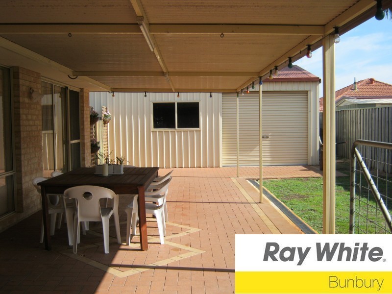 33 Barton Drive, Australind WA 6233