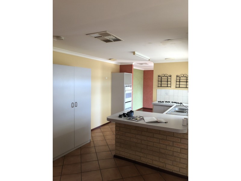 1 Batavia Place, Australind WA 6233