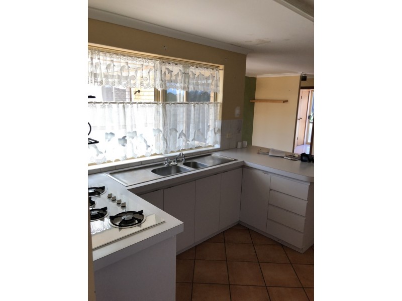 1 Batavia Place, Australind WA 6233
