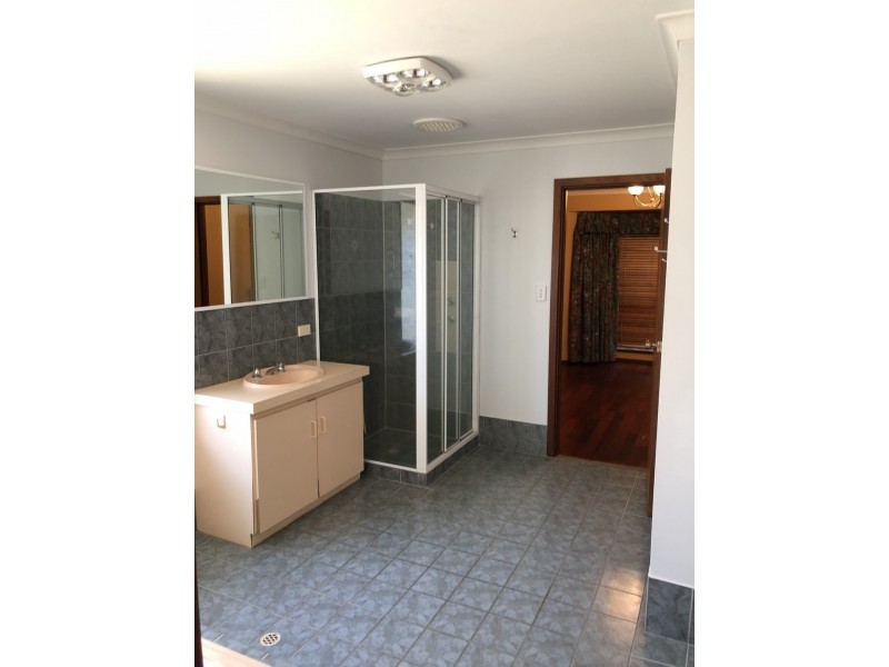 1 Batavia Place, Australind WA 6233