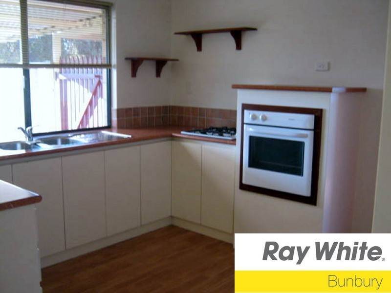 14 Pembroke St, College Grove WA 6230