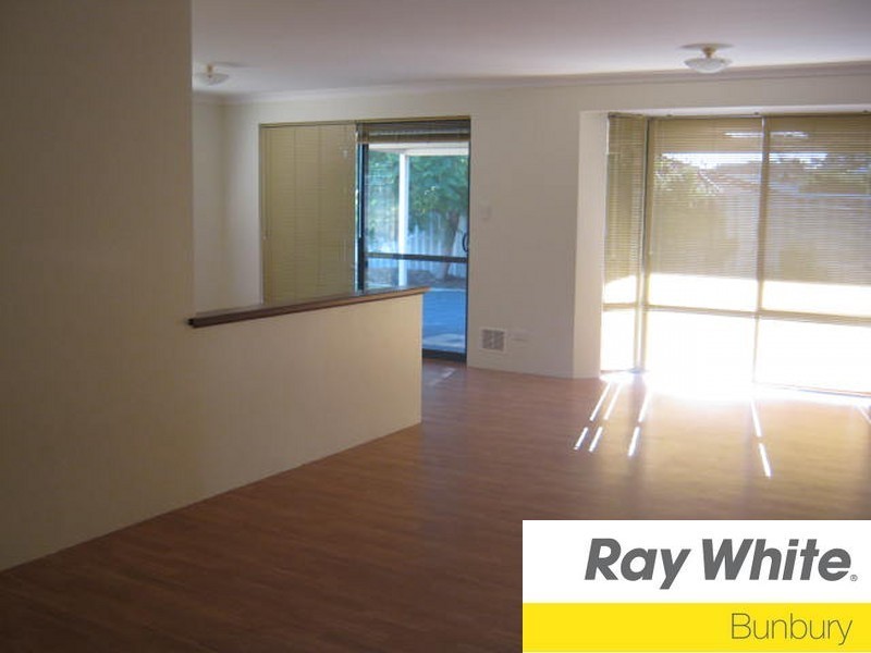 14 Pembroke St, College Grove WA 6230