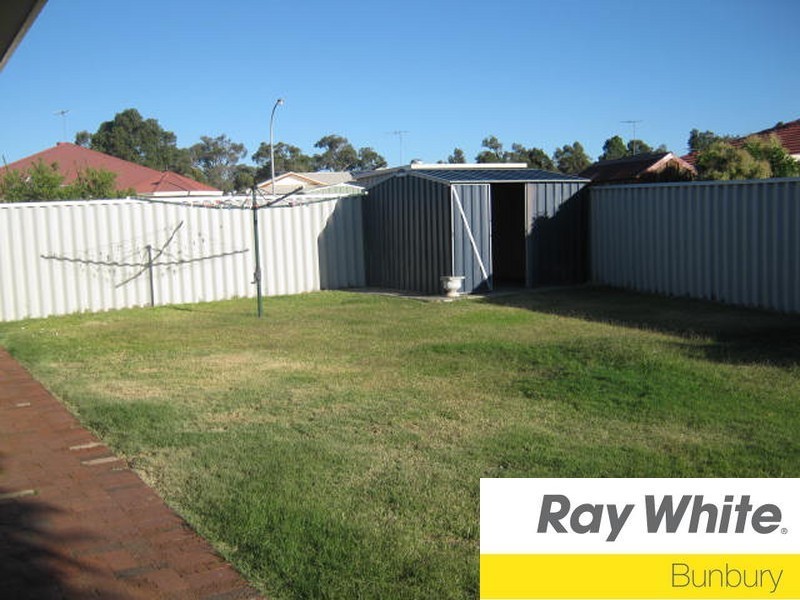 14 Pembroke St, College Grove WA 6230