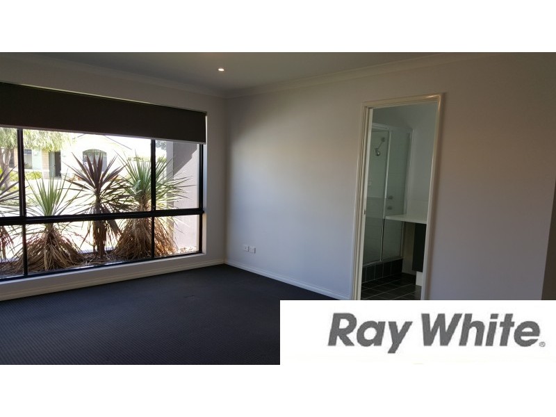 43 Illawarra Drive, Millbridge WA 6232