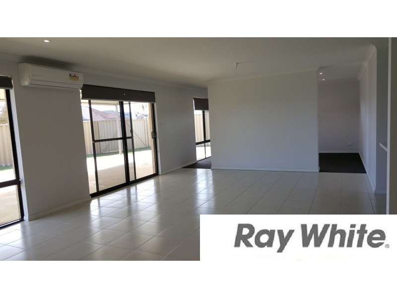 43 Illawarra Drive, Millbridge WA 6232