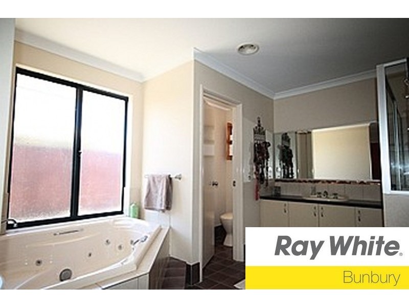 90 Macquarie Drive, Australind WA 6233