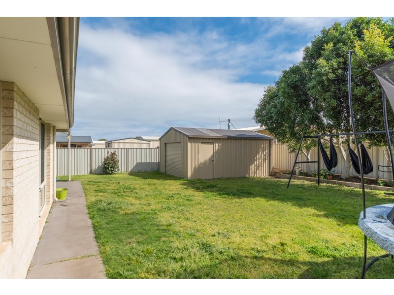 15 Zircon Way, Australind WA 6233