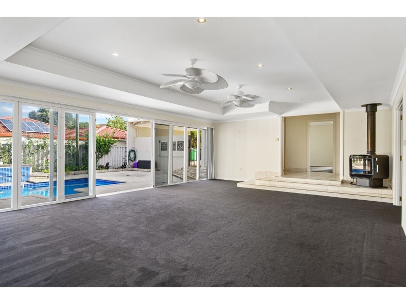 5 Christchurch Place, College Grove WA 6230