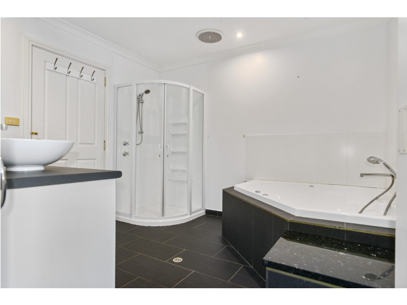 5 Christchurch Place, College Grove WA 6230