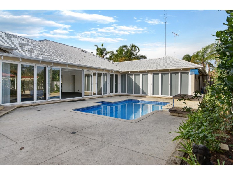 5 Christchurch Place, College Grove WA 6230