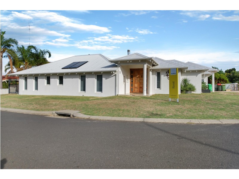 5 Christchurch Place, College Grove WA 6230