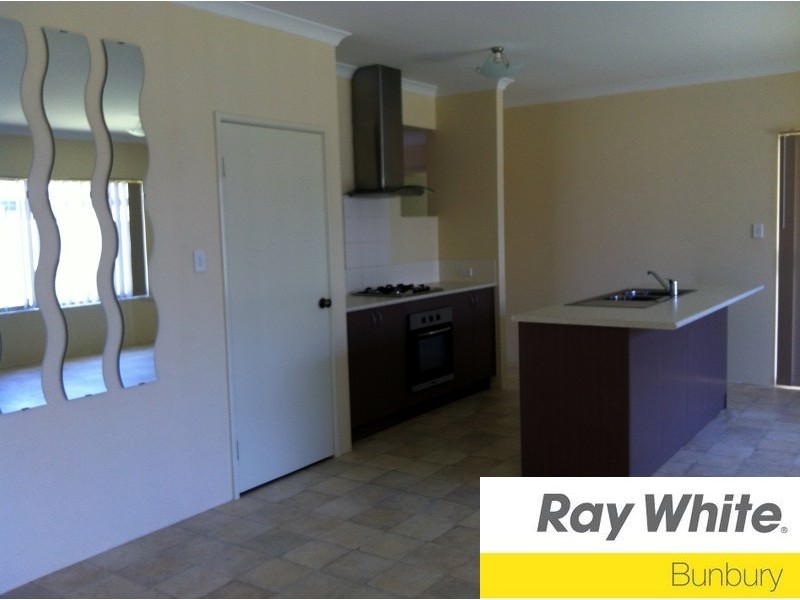11 Murtin Road, Dalyellup WA 6230