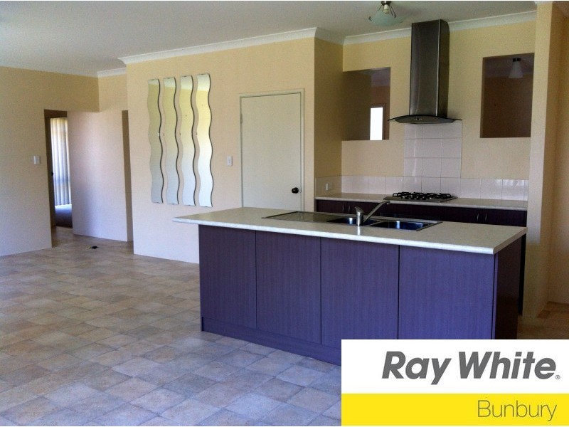 11 Murtin Road, Dalyellup WA 6230