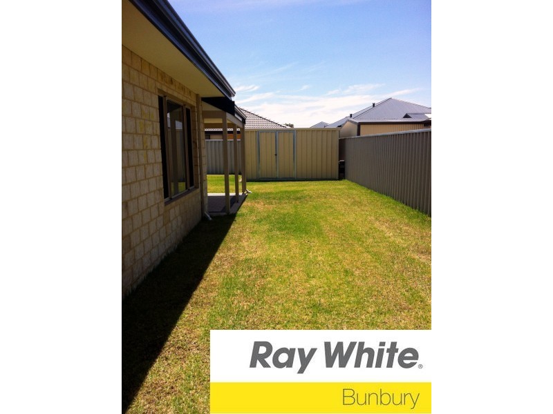 11 Murtin Road, Dalyellup WA 6230