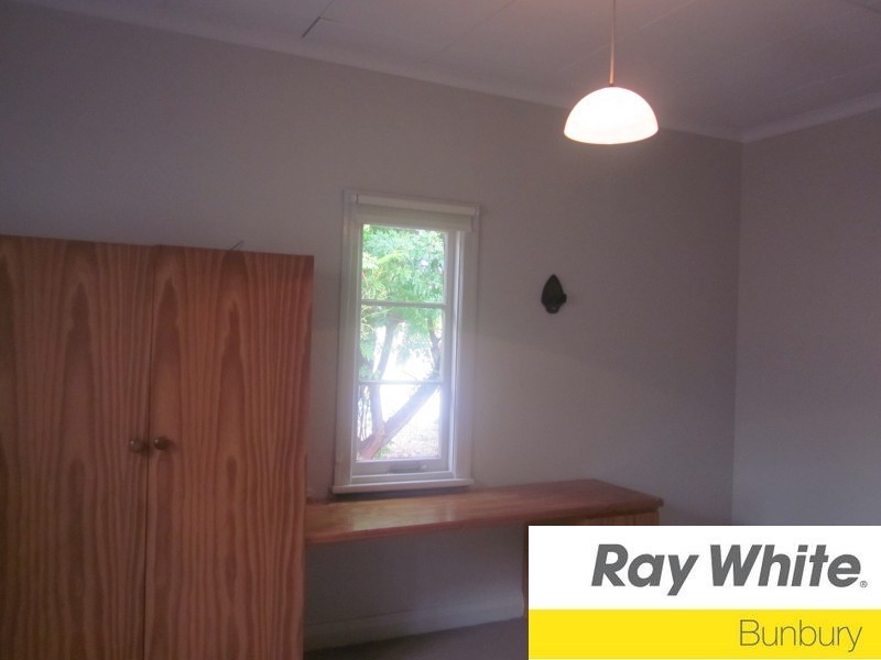 8 Woodrow Street, Bunbury WA 6230