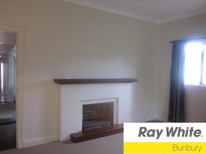 8 Woodrow Street, Bunbury WA 6230