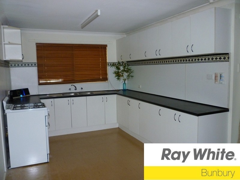 8 Clewlow Court, Withers WA 6230