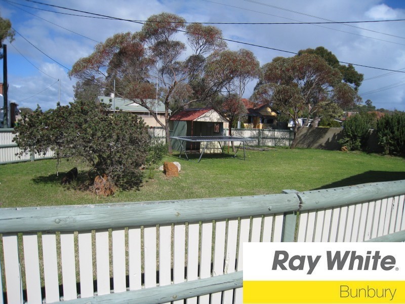 8 Dawson Place, Bunbury WA 6230