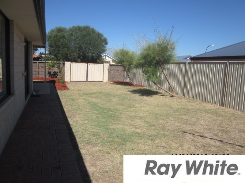 28 The Boulevard, Australind WA 6233