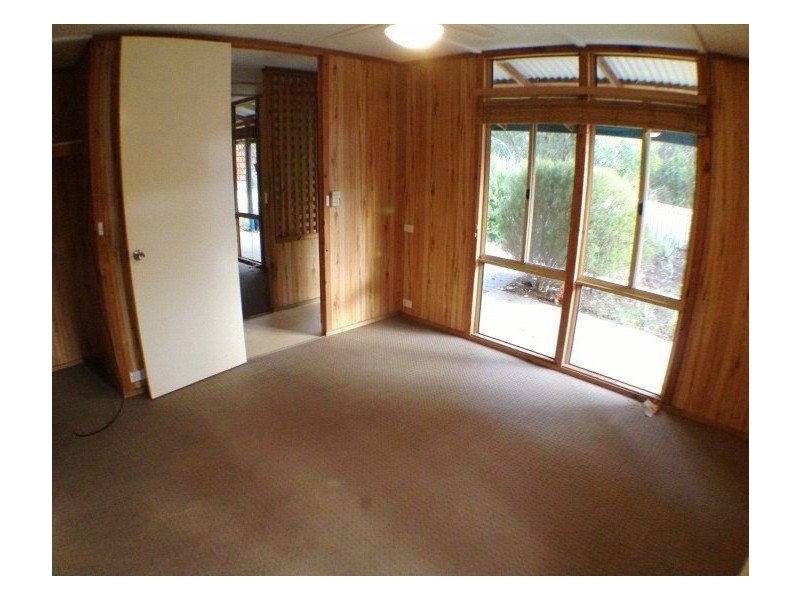 16 St Peters Green, College Grove WA 6230