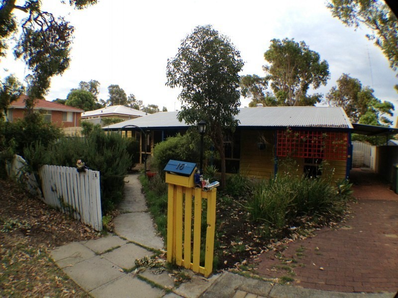 16 St Peters Green, College Grove WA 6230