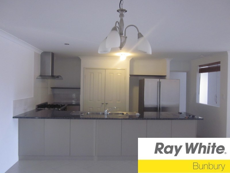 169 Braidwood Drive, Australind WA 6233