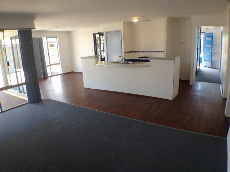 98 Barton Drive, Australind WA 6233
