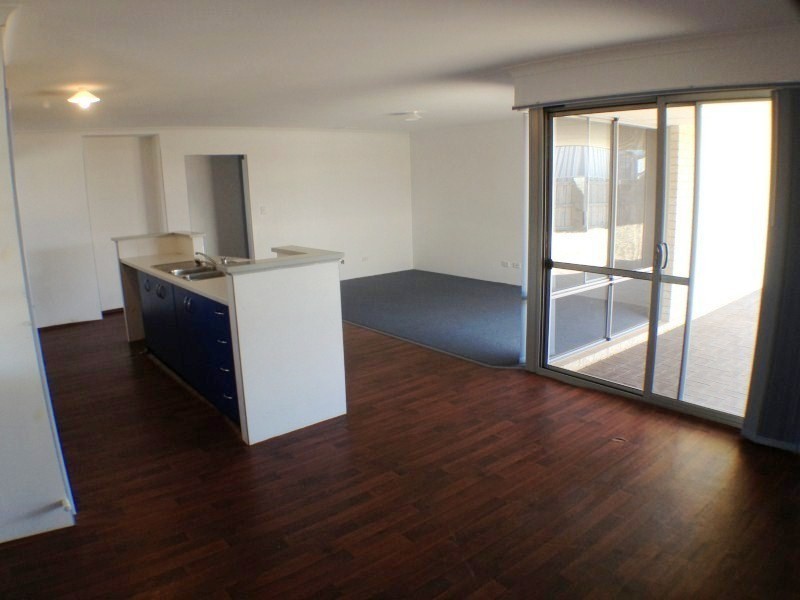 98 Barton Drive, Australind WA 6233